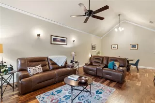 Photo #6: 21256153 Listing 