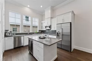 Photo #3: 21256641 Listing 