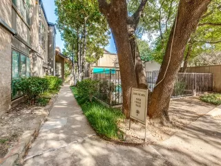 Photo #2: 21256716 Listing 