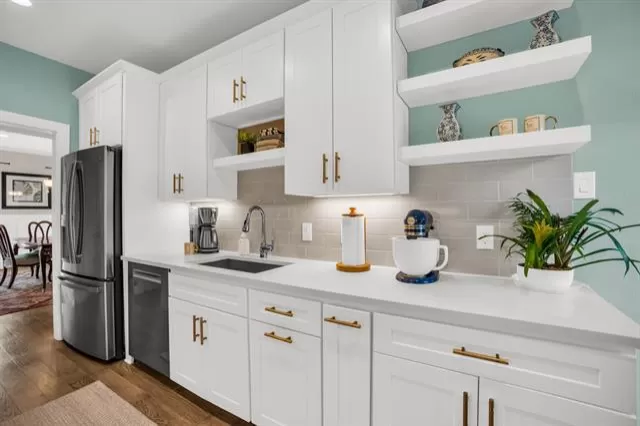 MLS: 21258918 Condo For Sale
