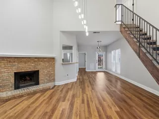 Photo #2: 21259883 Listing