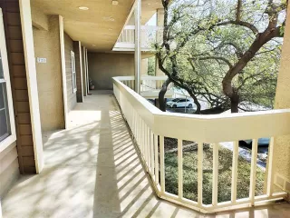 Photo #2: 21260726 Listing 
