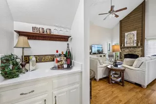 Photo #5: 21261047 Listing 