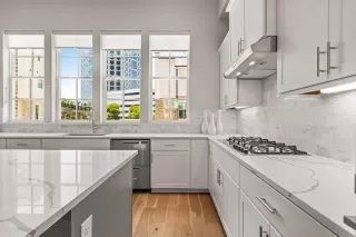 Photo #5: 21261643 Listing 