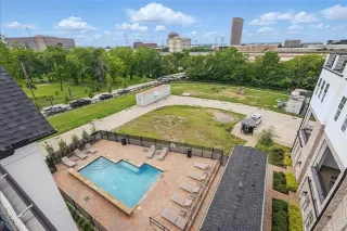 Photo #5: 21263544 Listing 
