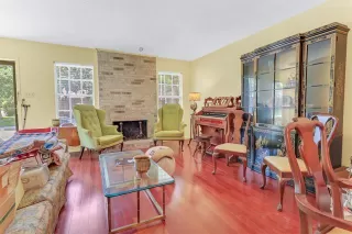 Photo #5: 21263739 Listing