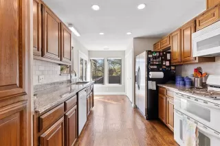 Photo #3: 21264405 Listing