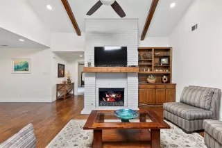Photo #6: 21264405 Listing