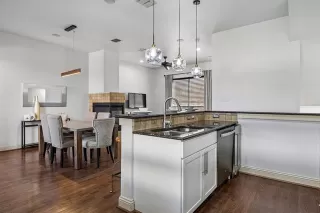 Photo #5: 21264677 Listing