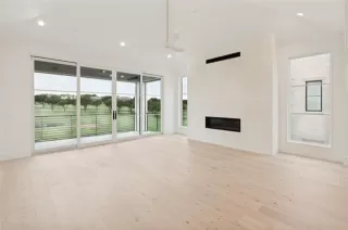 Photo #3: 21266278 Listing