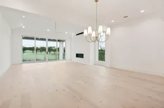 Photo #4: 21266278 Listing