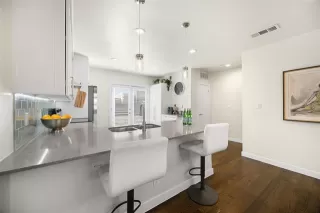Photo #4: 21266906 Listing