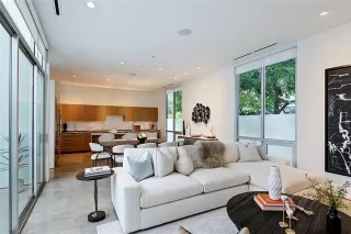 Photo #4: 21267002 Listing