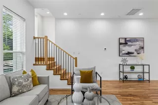 Photo #5: 21267151 Listing