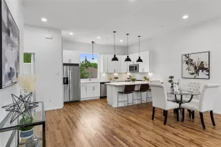 Photo #6: 21267151 Listing