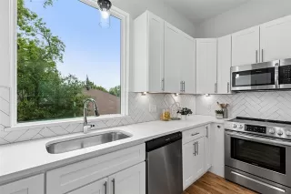 Photo #4: 21267740 Listing