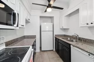 Photo #2: 21268432 Listing