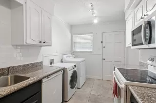 Photo #3: 21268432 Listing