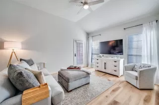 Photo #4: 21268657 Listing