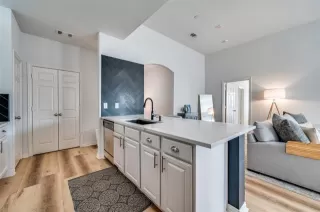 Photo #6: 21268657 Listing