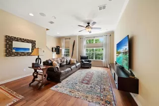 Photo #5: 21268916 Listing