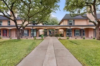 More Details about MLS # 21269173 : 7820 MEADOW PARK DRIVE #215