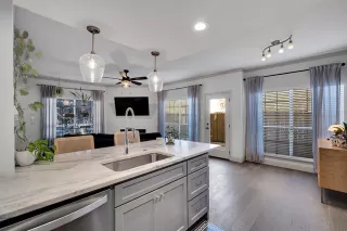 Photo #2: 21269386 Listing