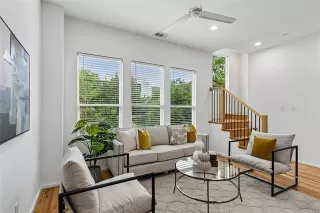 Photo #4: 21270293 Listing