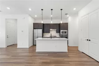 Photo #2: 21270774 Listing