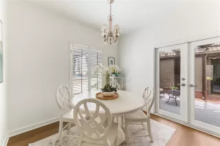 Photo #5: 21271162 Listing