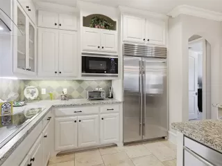 Photo #5: 21271440 Listing