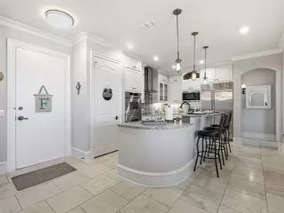 Photo #6: 21271440 Listing