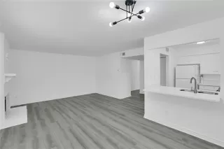 Photo #4: 21271452 Listing