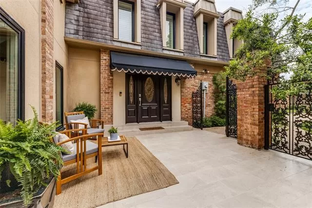MLS: 21272822 Condo For Sale