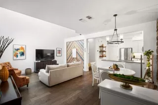 Photo #4: 21274052 Listing