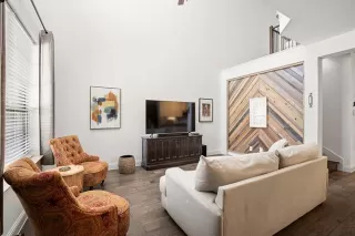 Photo #5: 21274052 Listing