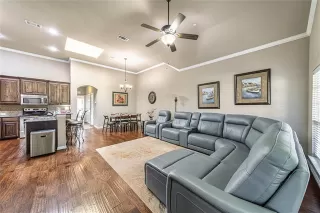 Photo #2: 21274283 Listing