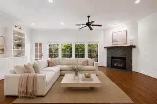 Photo #4: 21274576 Listing