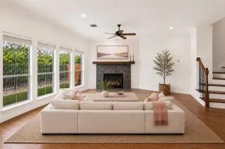 Photo #6: 21274576 Listing
