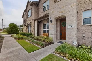 Photo #5: 21275189 Listing
