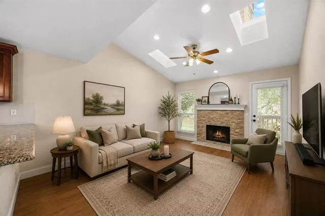 MLS: 21275292 Condo For Sale