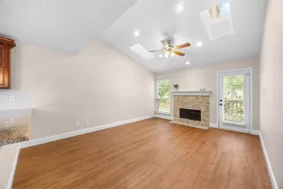 Photo #2: 21275292 Listing