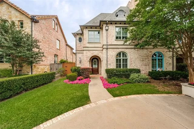 MLS: 21275397 Condo For Sale