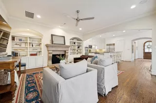 Photo #5: 21275397 Listing