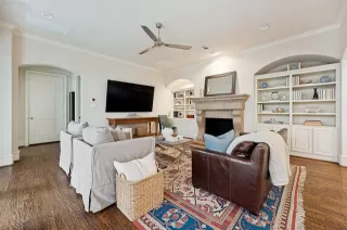 Photo #6: 21275397 Listing