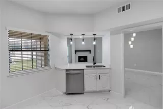 Photo #4: 21275642 Listing