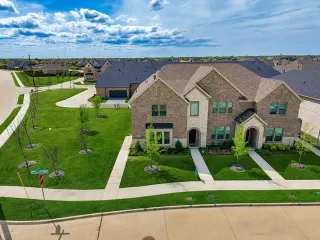Photo #2: 21275706 Listing