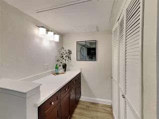 Photo #6: 21275782 Listing