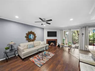 Photo #4: 21276010 Listing