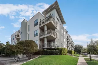 More Details about MLS # 21276017 : 4040 N HALL STREET #304